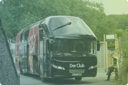 Mannschaftsbus des 1.FC Nürnberg
