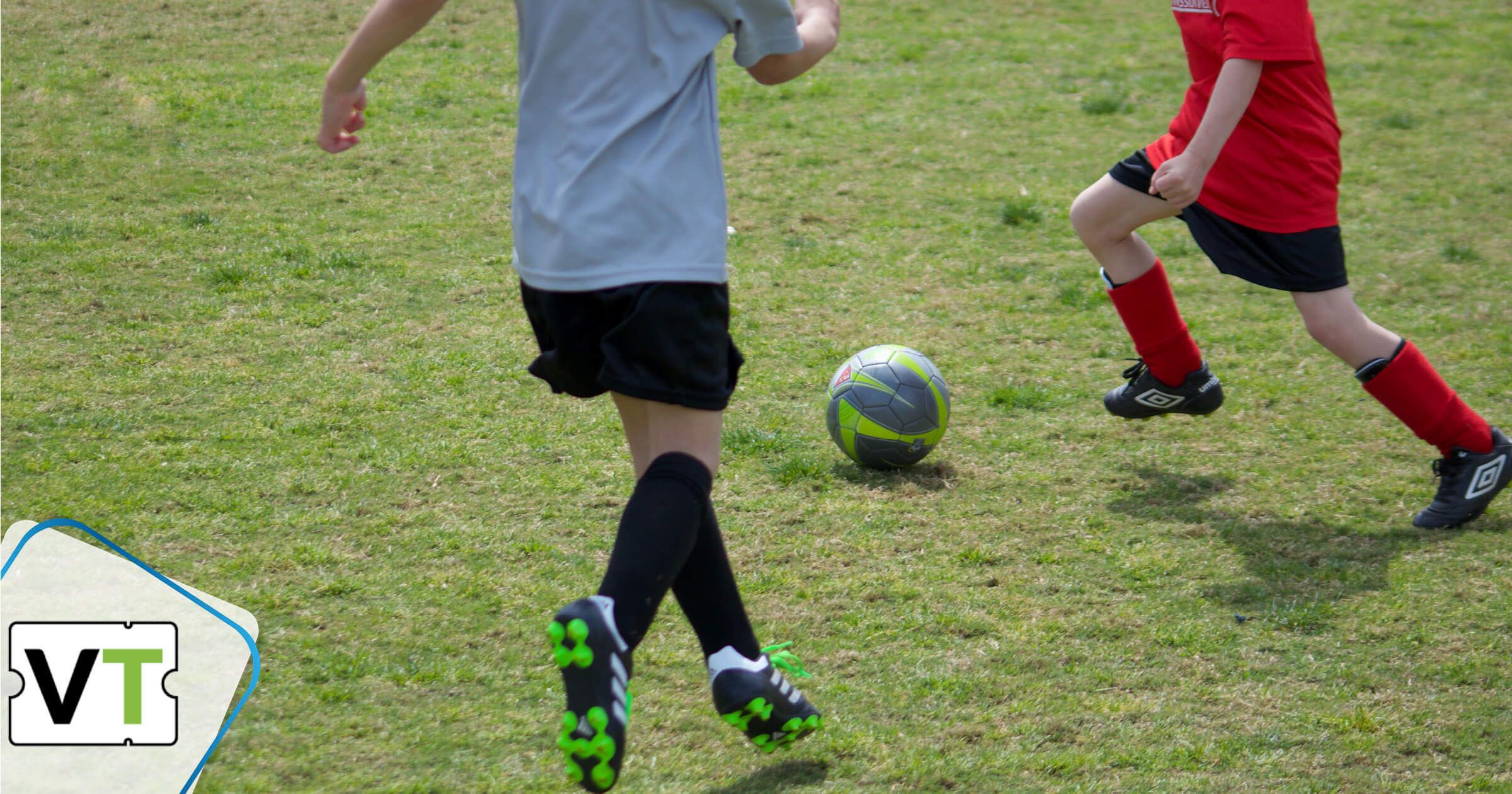 Kinder beim Fußballspielen