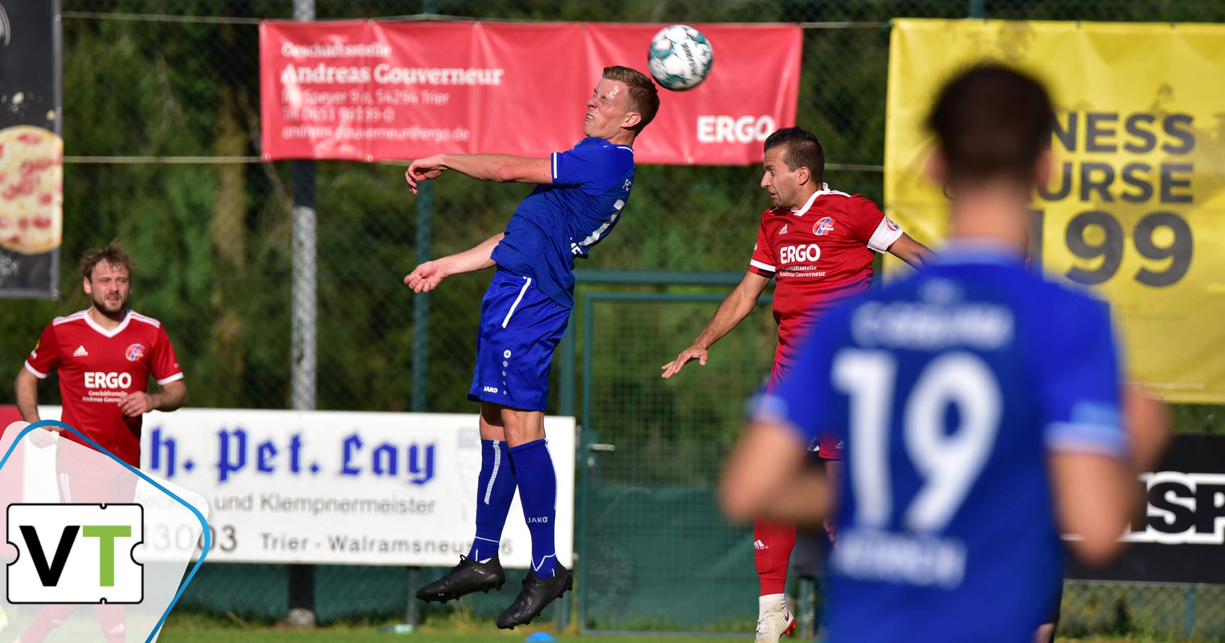 Zweikampf bei Rheinlandliga-Spiel FSV Trier-Tarforst gegen FC Germania Metternich