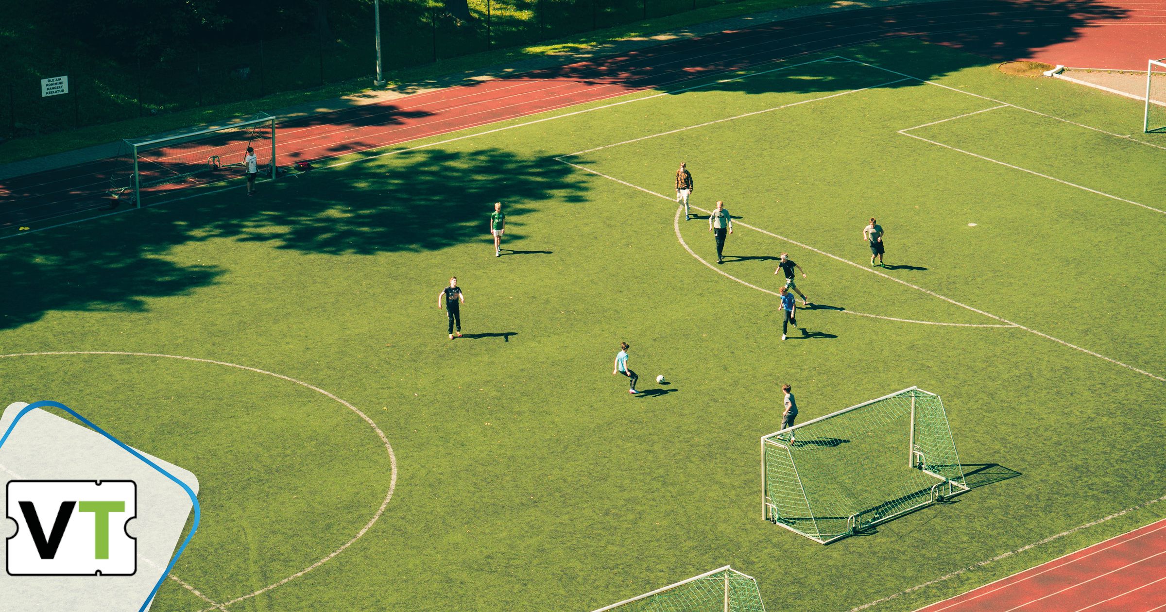 Fußballspieler auf Sportplatz