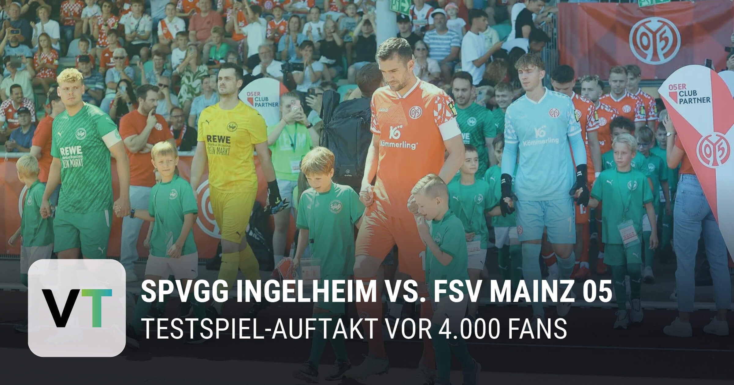 Mannschaften beim Einlauf aufs Spielfeld