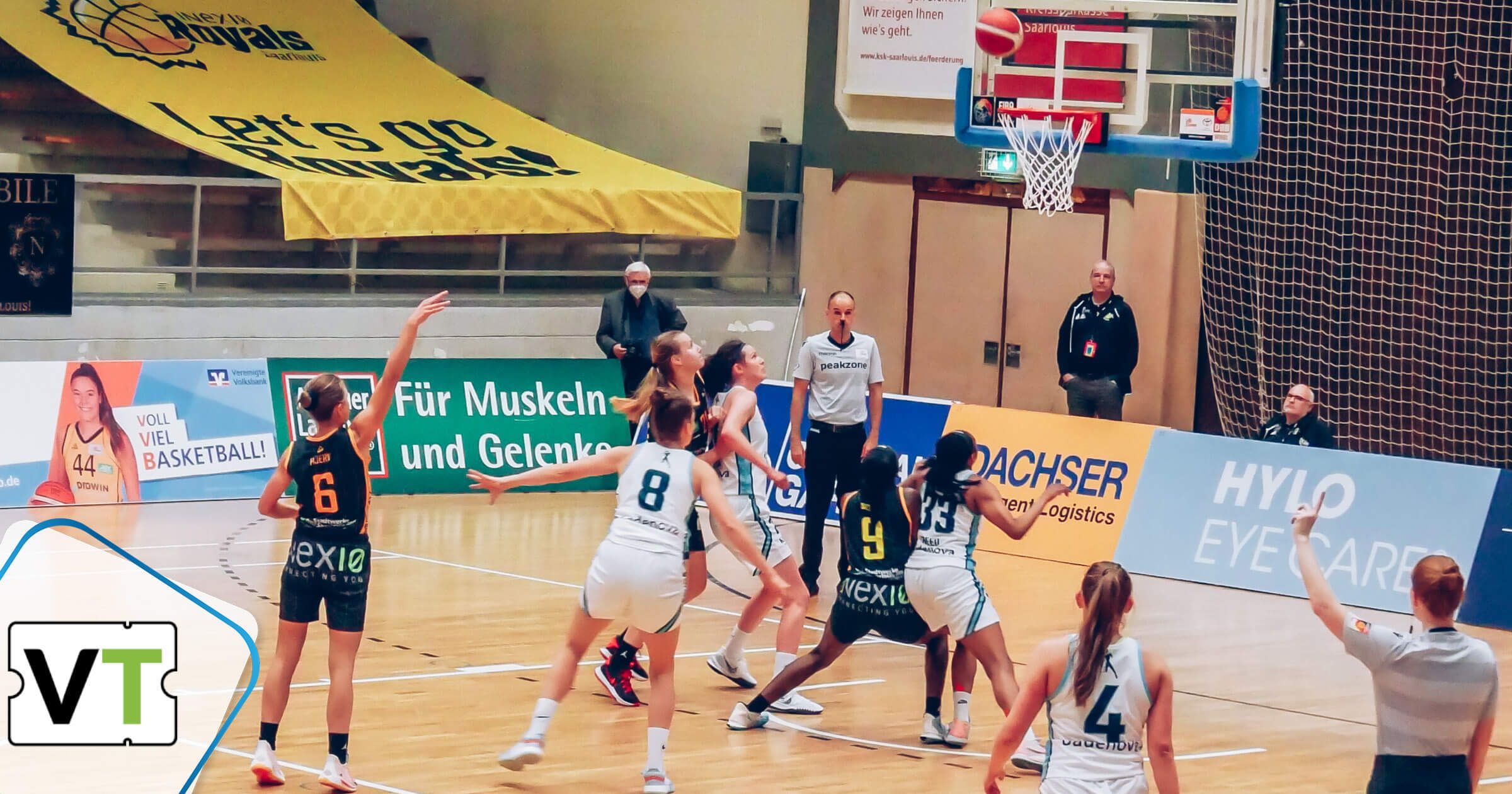 Korbwurf während Damen Basketball Bundesliga Spiel Saarlouis Royals gegen Eisvögel Freiburg