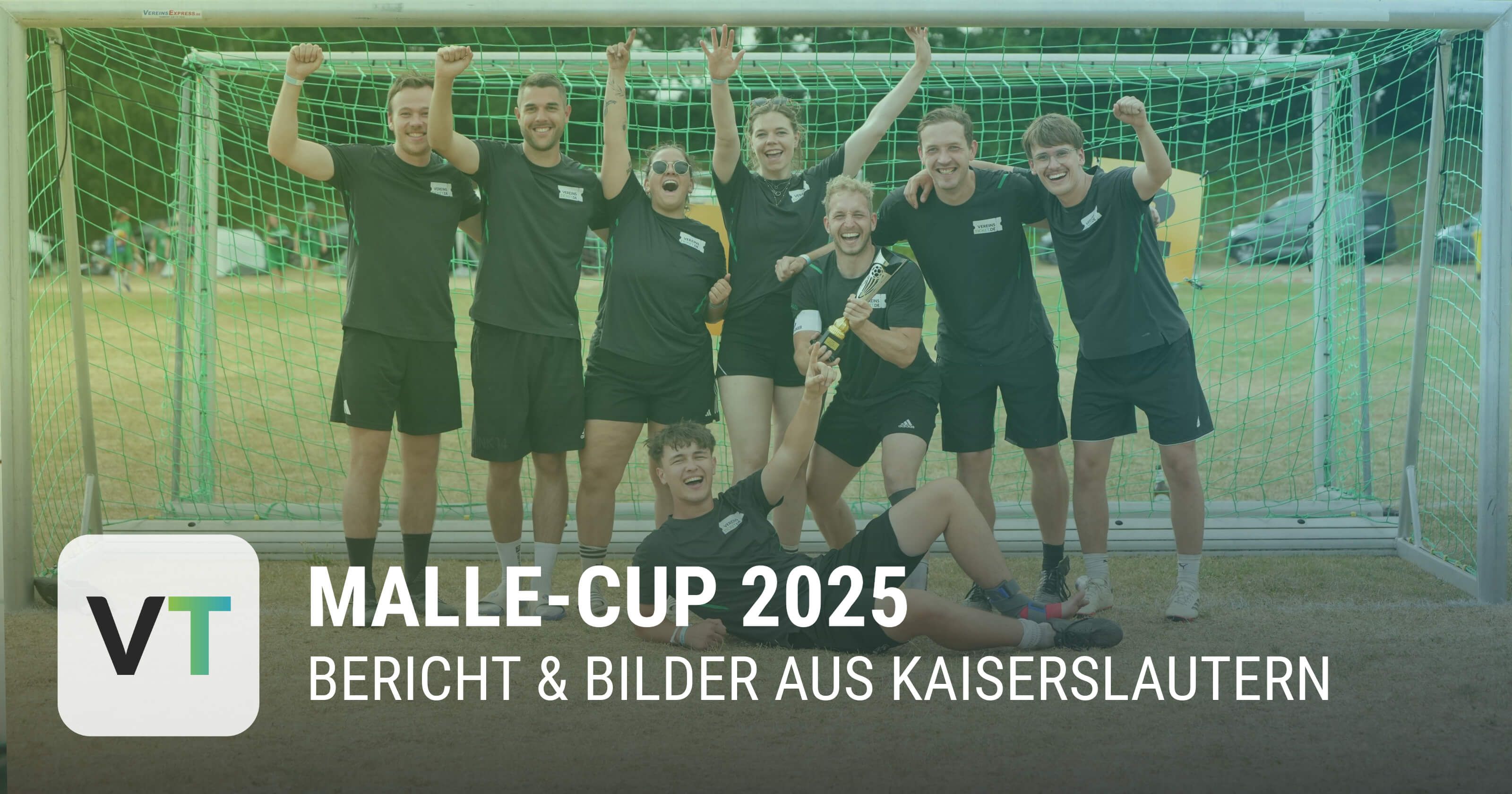 Vereinsticket Team jubelt mit Pokal