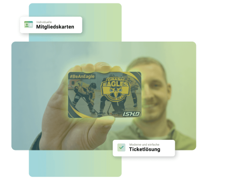 Mann hält Dauerkarte der Crash Eagles Kaarst in Kamera
