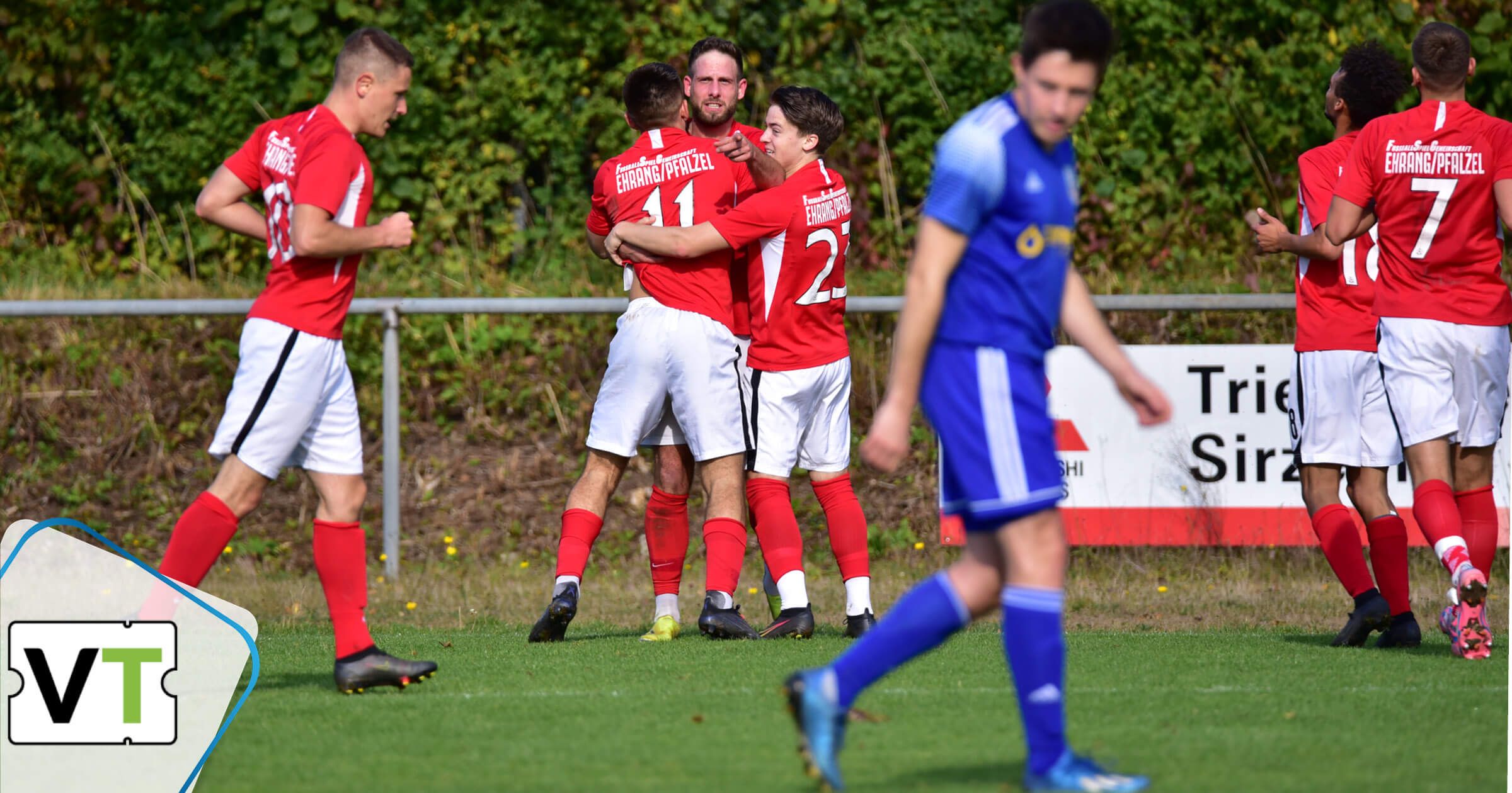 Ehranger Spieler freuen sich nach Treffer gegen Arzfeld