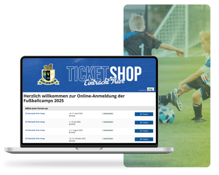 Laptopscreen Ticketshop Eintracht Trier, zwei Kinder die Fußball spielen im Hintergrund