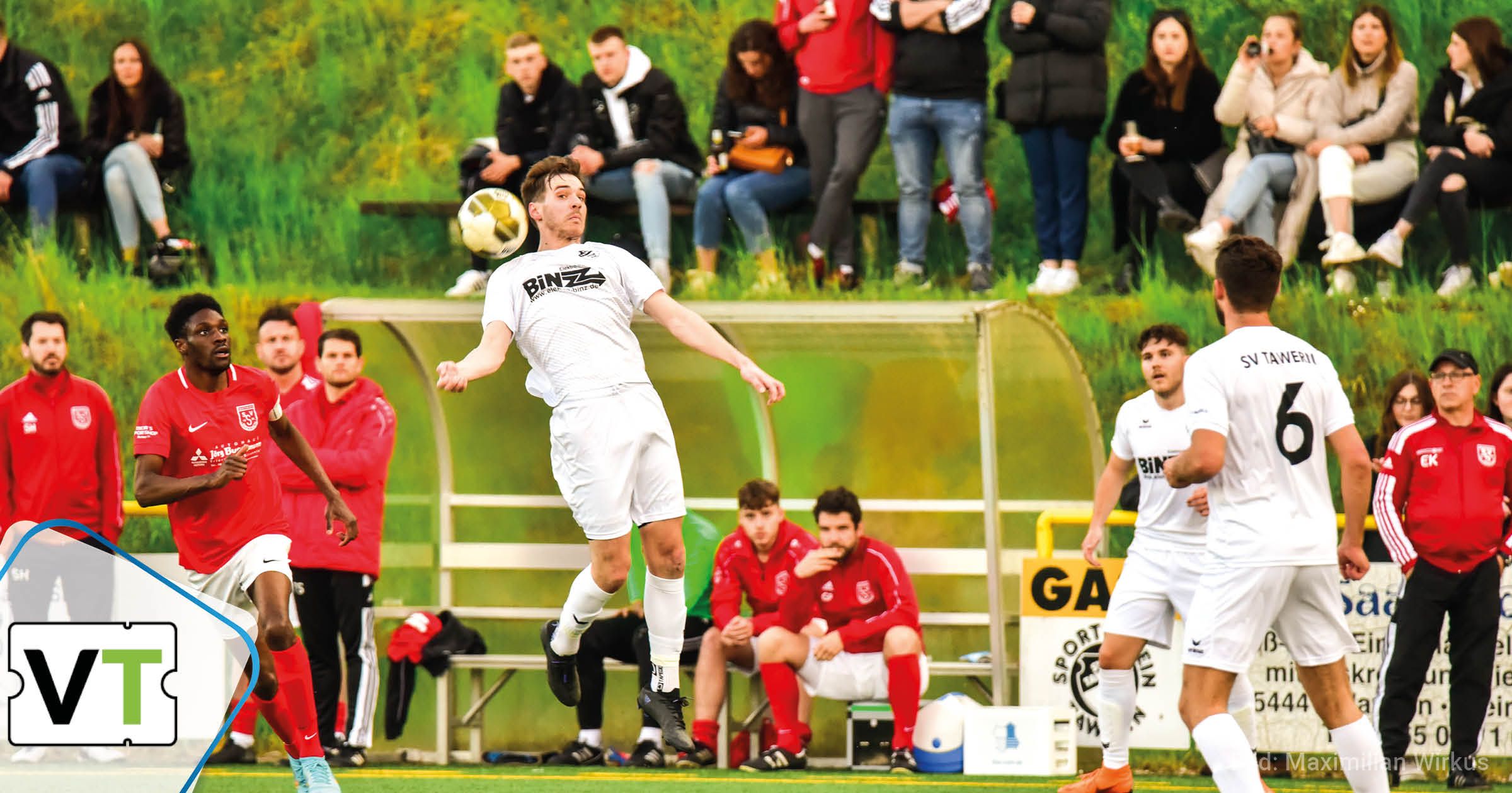 Spieler und Zuschauer beim Kreispokal-Halbfinale zwischen dem SV Tawern und dem SV Sirzenich