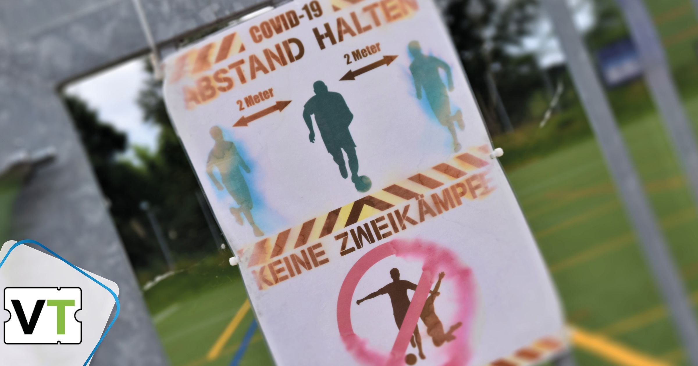 Aushang mit Coronamaßnahmen für den Sport