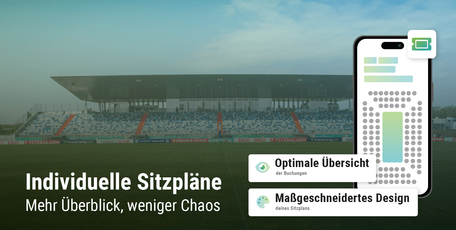 Ein Werbebanner mit dem Titel „Individuelle Sitzpläne – Mehr Überblick, weniger Chaos“ vor dem Hintergrund einer leeren Stadiontribüne. Rechts im Bild ist ein Smartphone abgebildet, das einen digitalen Bestuhlungsplan zeigt, ergänzt durch zwei Infoboxen zu den Themen „Optimale Übersicht der Buchungen“ und „Maßgeschneidertes Design deines Sitzplans“.